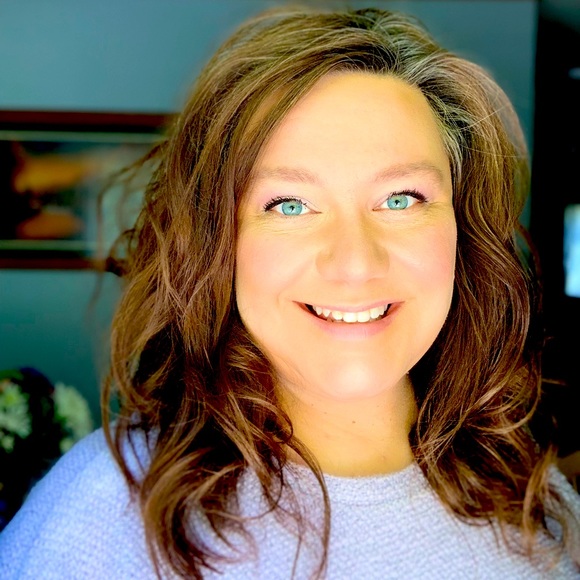 Meet your Posher, Cynthia - Picture 1 of 1